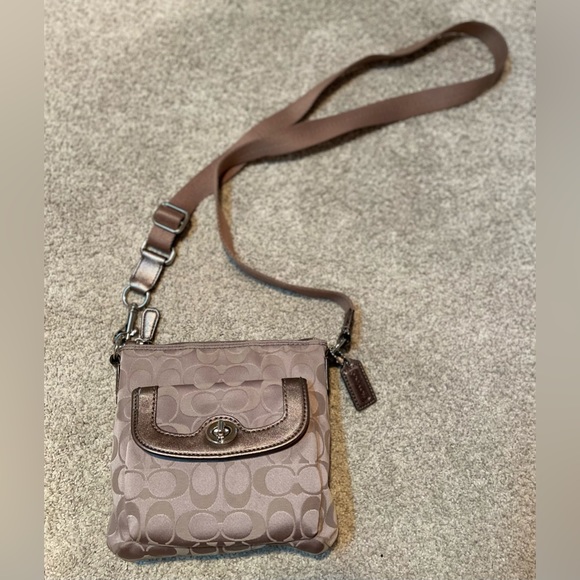 Taupe Coach crossbody bag - Picture 4 of 10